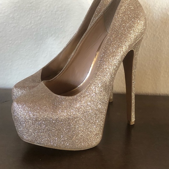 Steve Madden Dejavu Platform Pumps - Picture 7 of 7